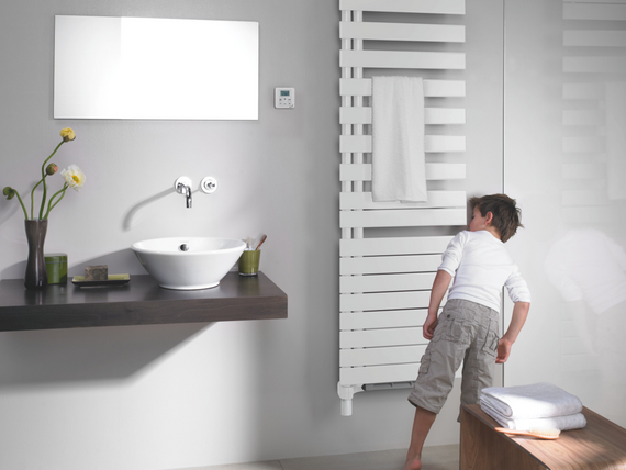 Zehnder Roda Twist Spa Air Rendering Zehnder Roda Twist Spa Air Asym Decorative radiator Front view