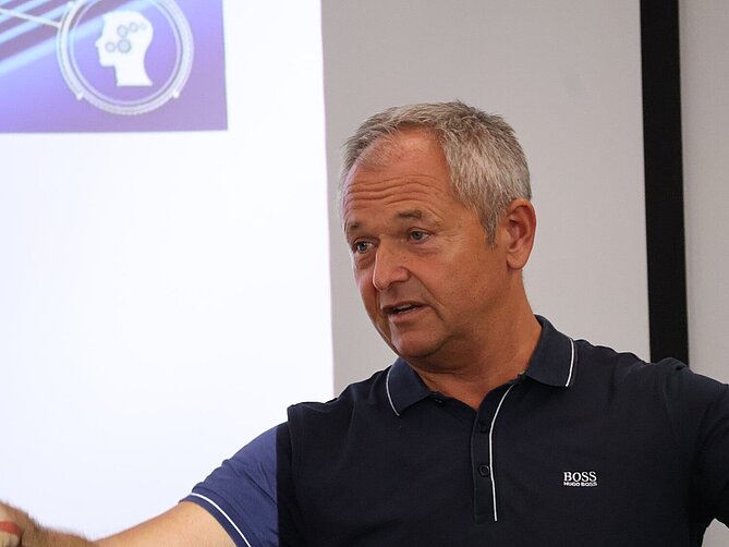 Jan Mühlfeit přednáší v Zehnder Climate Center Zehnder Climate Center hostil přednášku Jana Mühlfeita